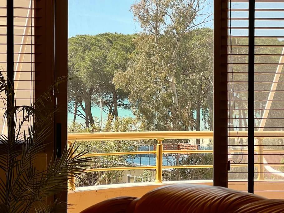 Doris Sea View Apartament *